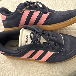 Adidas Sneakers